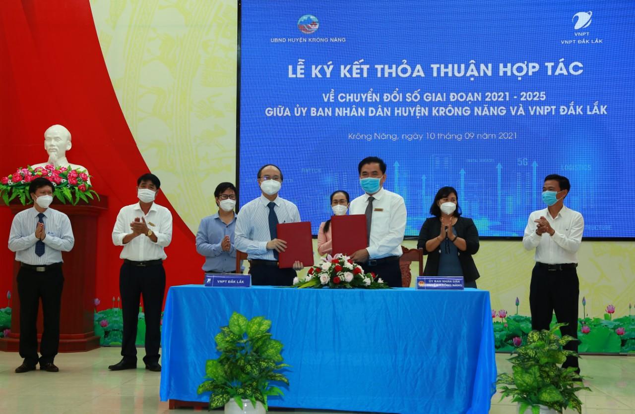Lễ ký kết hợp tác về chuyển đổi số giai đoạn 2021-2025 giữa UBND huyện Krông Năng và VNPT Daklak